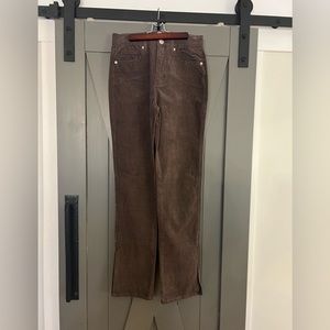 COPY - Mudpie thin brown Cozy corduroy
Button closure and zipper fly.